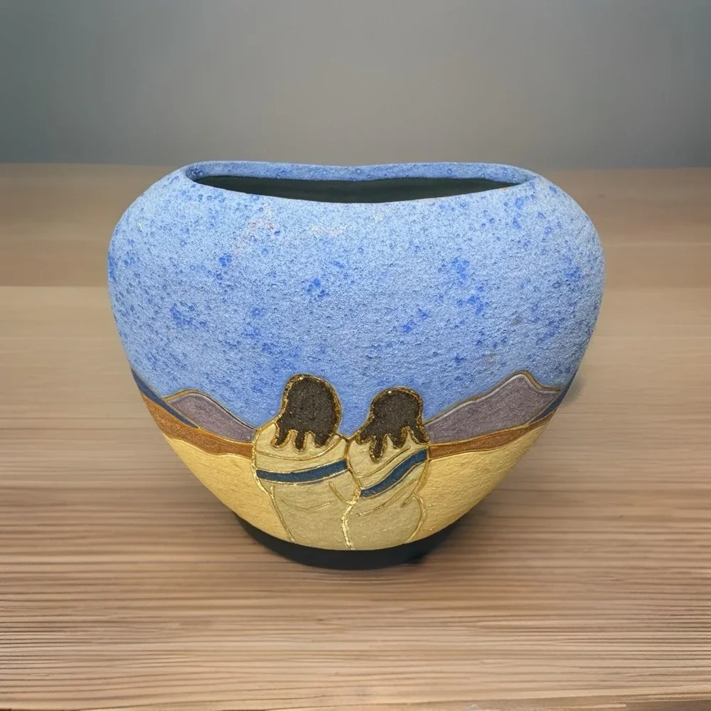 Southwestern Textured Pottery Vase Desert Scene – Vera Russell? 24k Gold Inlay